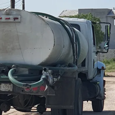 Pipa de agua para transporte de agua